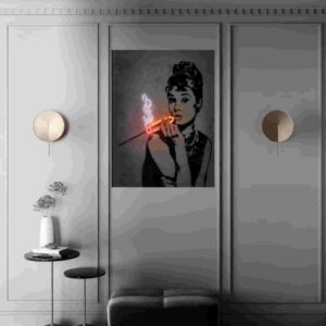 فتو نئون آدری هپبورن